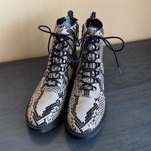 Like new Paulo snakeskin booties